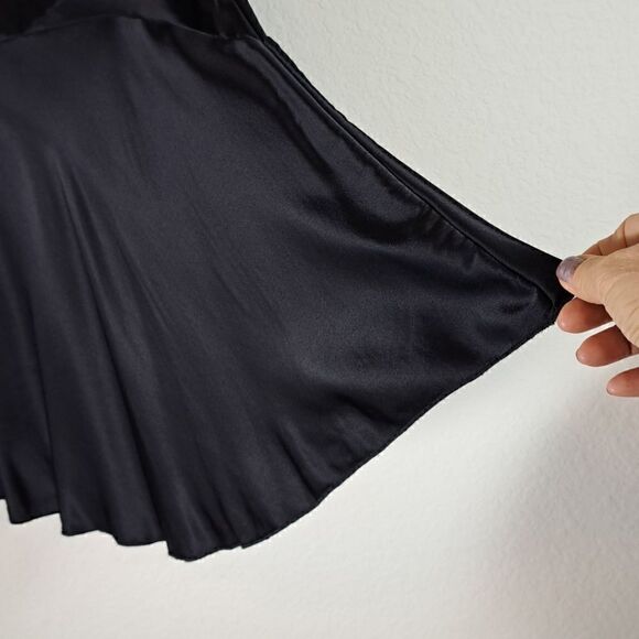 Bebe Women’s Y2K Top/Skirt Small Black Satin Flared Side Zipper Vintage USA - Picture 4 of 12